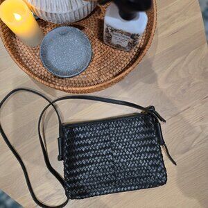 Madewell The Knotted Crossbody Bag in Woven Leather, Black